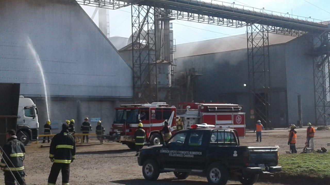 Ms de 500 Bomberos Federativos extinguieron incendio en cerealera