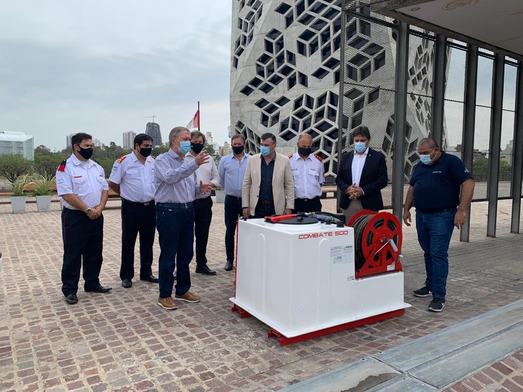 Primer entrega de Equipamiento en IIFF para Bomberos Voluntarios