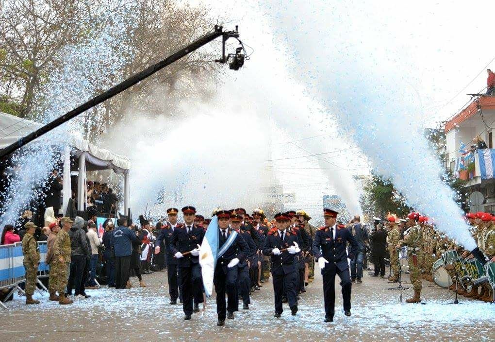 Bomberos de Bell Ville desfilaron por la Independencia