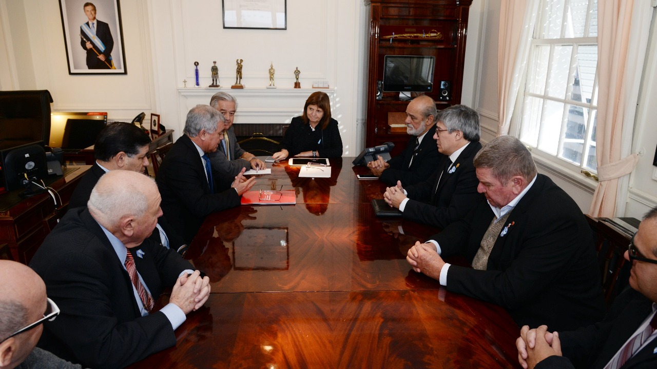 Reuni�n de la Mesa Ejecutiva del CFBVRA con la Ministra de Seguridad