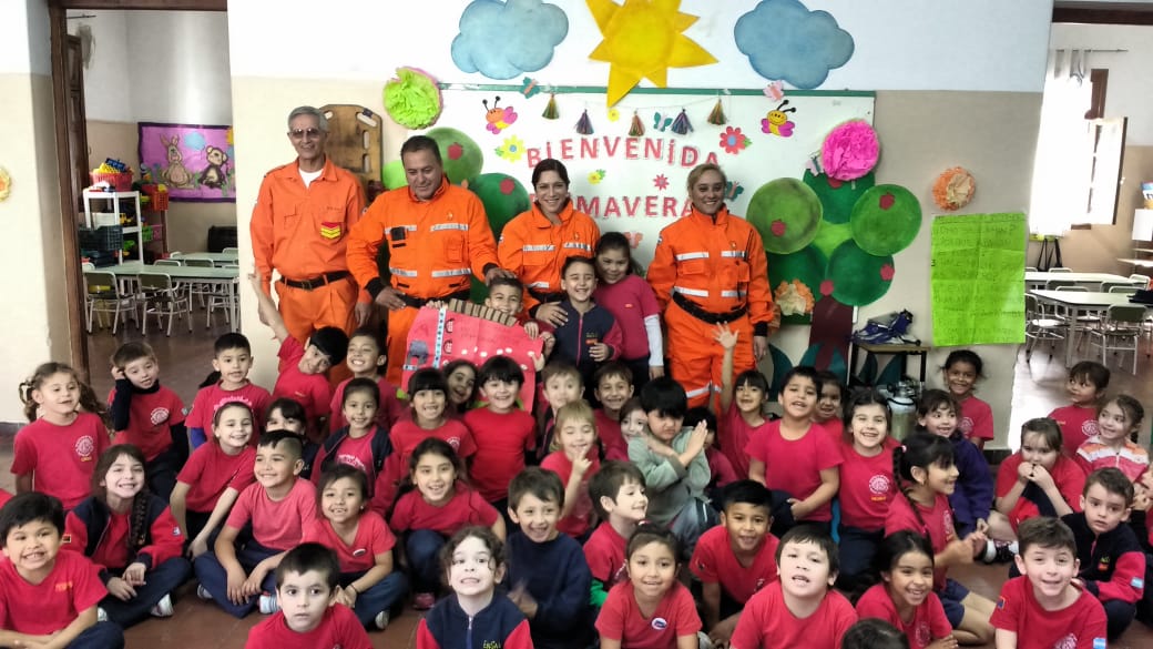 Charla en el Jard�n de Infantes de la Escuela Dr. Garz�n Agulla