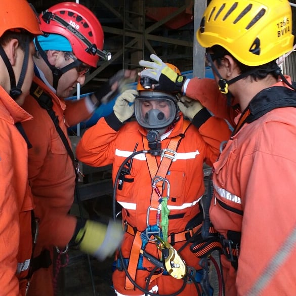 Rescate con Cuerdas en Espacios Confinados