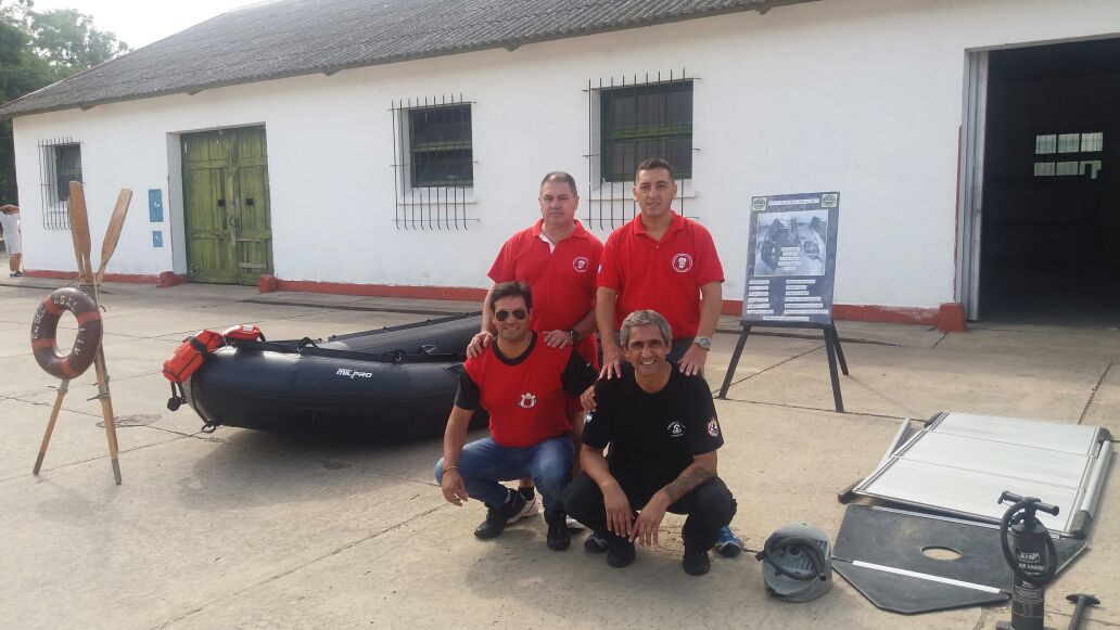 Rescate Acu�tico en la Escuela de Buceo del Batall�n de Ingenieros Anfibios 121